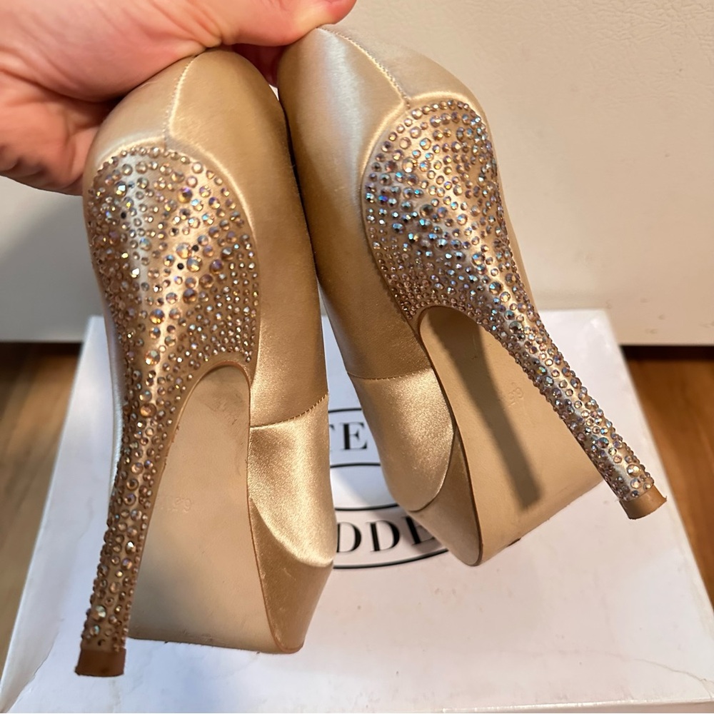 Steve Madden Rare 2011 Shimmering Nude Satin Rhinestone stiletto pumps - Picture 3 of 14